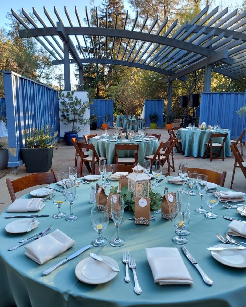Courtyard reception with aqua table linens